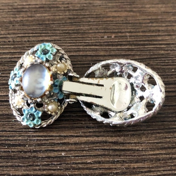 Vintage blue & sliver flower clip on earrings - Picture 3 of 3
